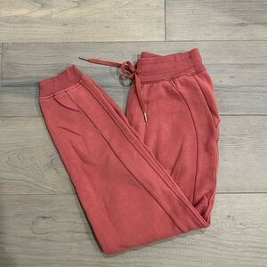Lululemon scuba jogger size 4
